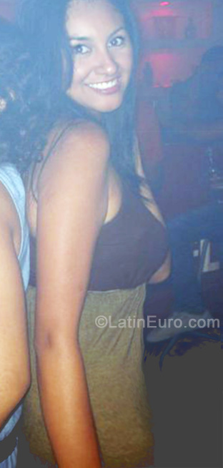 Date this good-looking Colombia girl Erika from Cali CO18354