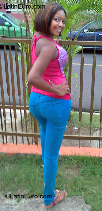 Date this cute Dominican Republic girl Francis from Santo Domingo DO7330