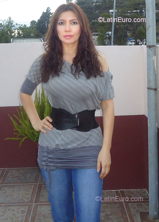 Date this pretty Ecuador girl Olga Janeth from Cuenca EC117