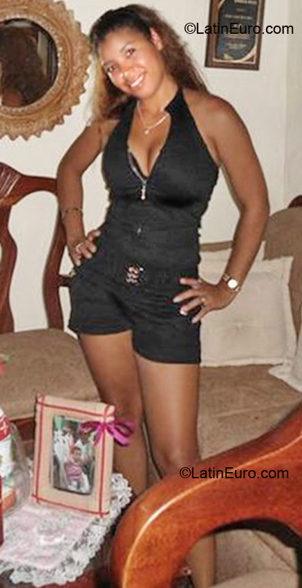 Date this lovely Dominican Republic girl Fatima liceyda from San Pedro De Macoris DO7685