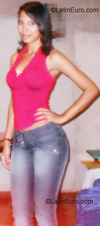 Date this good-looking Brazil girl Maah from Campinas BR5359