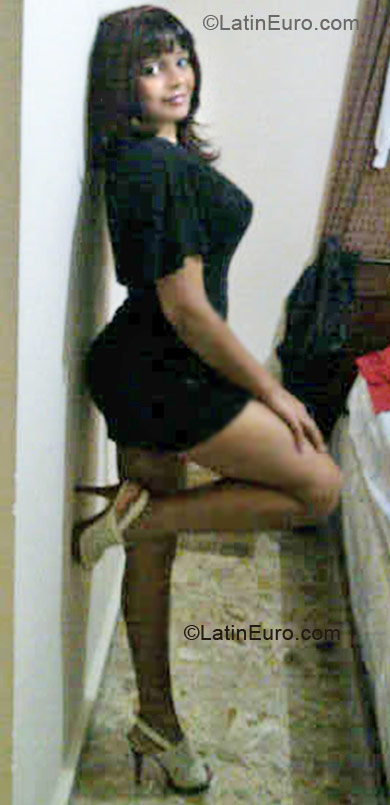 Date this voluptuous Dominican Republic girl Rahdaiza from Santo Domingo DO7895