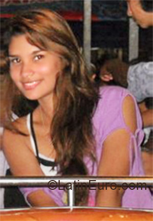 Date this nice looking Colombia girl Jennifer from Cartagena CO7214