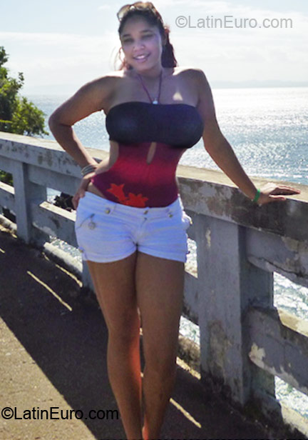 Date this stunning Dominican Republic girl Sovietica from Santo Domingo DO7940