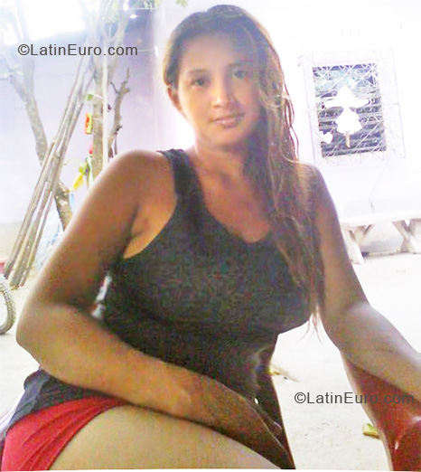 Date this nice looking Honduras girl Wendy from Villanueva HN341