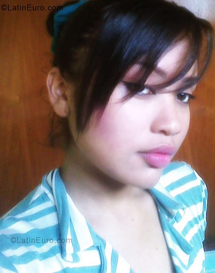 Date this passionate Brazil girl Gleiciane from Brasilia BR5760