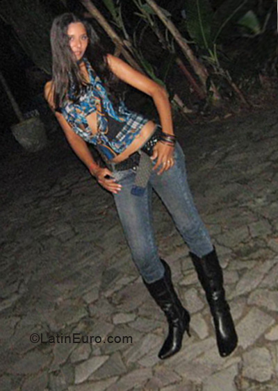 Date this sultry Brazil girl Paula from Porto Seguro BR5800