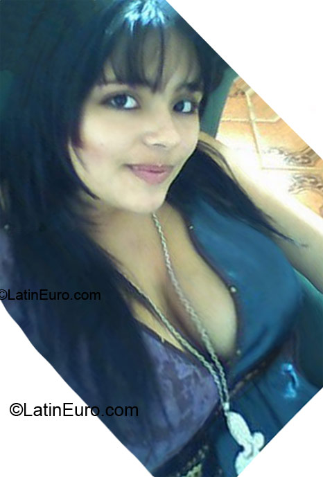 Date this passionate Brazil girl Cassia from Goiania BR5900