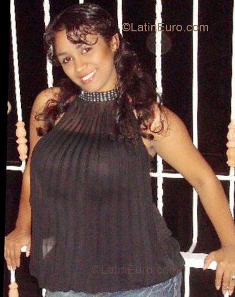 Date this good-looking Dominican Republic girl Anabel from Santo Domingo DO12047