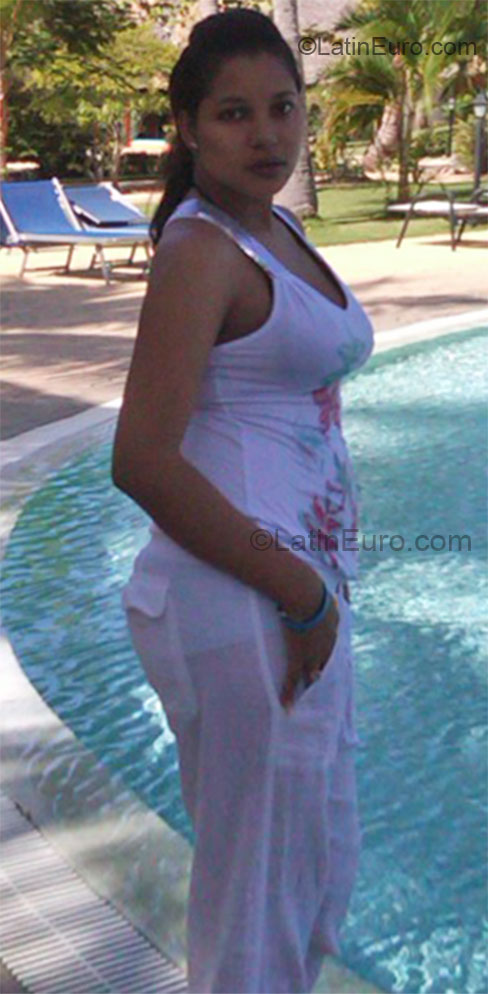 Date this pretty Dominican Republic girl Eliizabeth from Santo Domingo DO8855