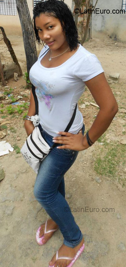 Date this fun Dominican Republic girl Aralis from Puerto Plata DO8919