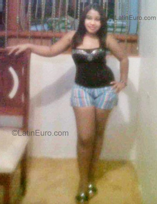 Date this good-looking Dominican Republic girl Vanessa from Santiago DO8934