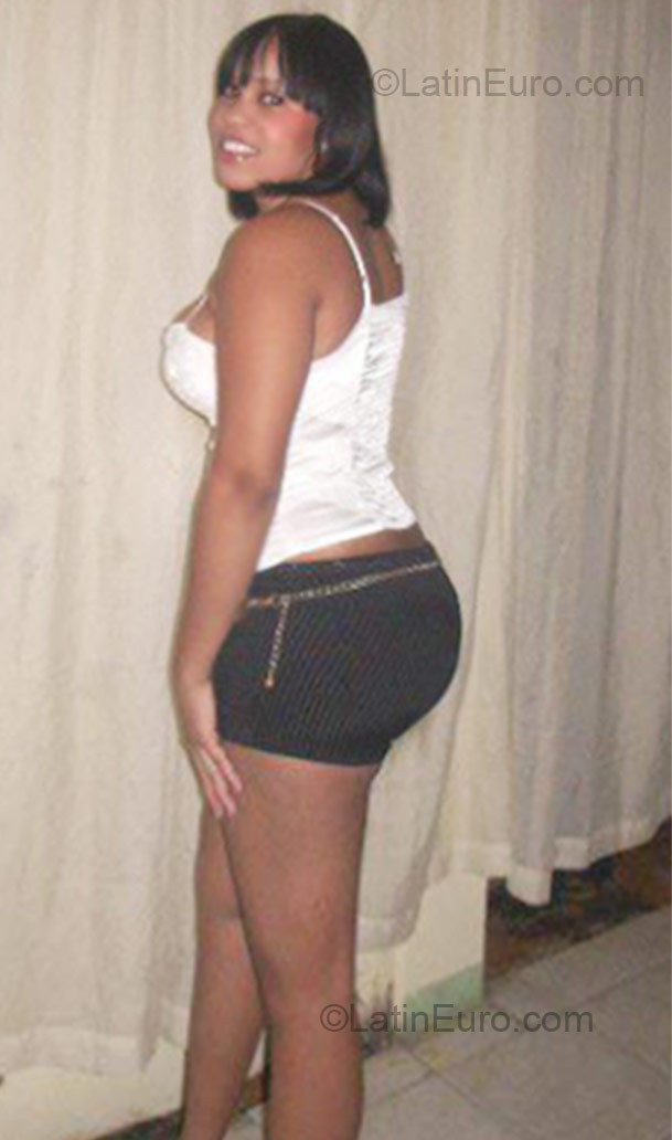 Date this charming Dominican Republic girl Ruthbrit from Santo Domingo DO8945