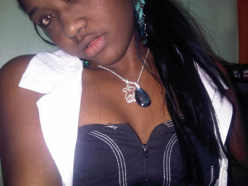 Date this foxy Dominican Republic girl Yoelia from Santo Domingo DO8990