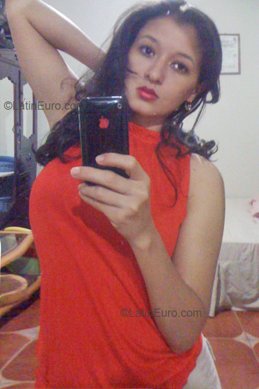 Date this charming Honduras girl Maria from Tegucigalpa HN378