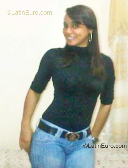 Date this good-looking Dominican Republic girl Raylin from Santiago DO9083