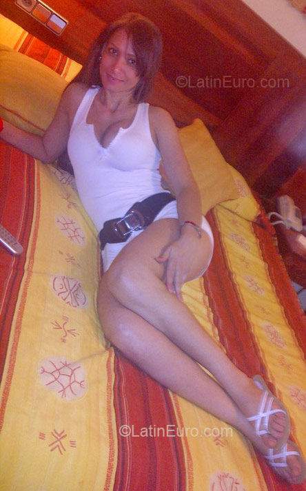 Date this cute Dominican Republic girl La chika w from Dominican Republic DO9192