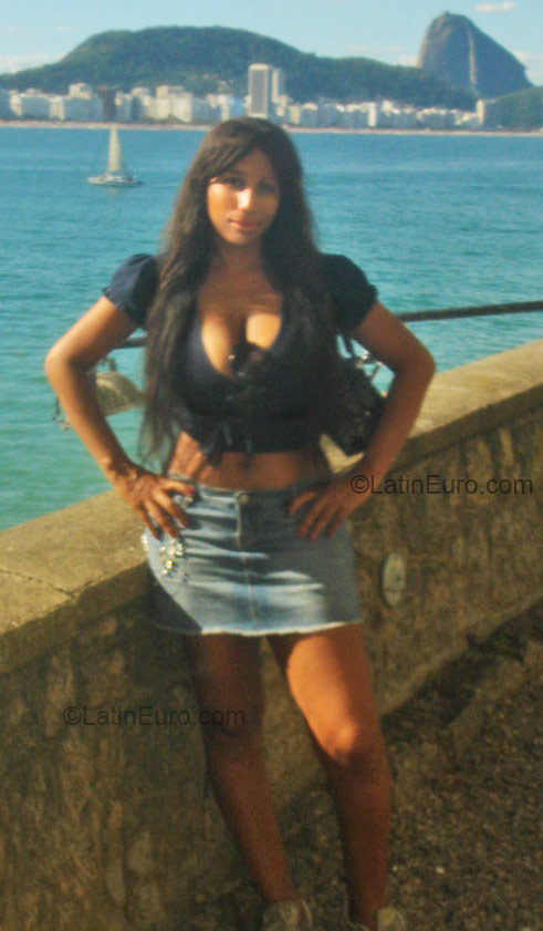 Date this beautiful Brazil girl Thais from Rio De Janeiro BR6010