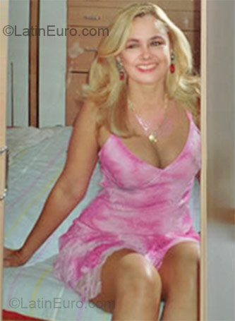 Date this attractive Colombia girl Martha from Cartagena CO7967