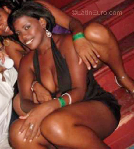 Date this good-looking Colombia girl Rafaela from Cartagena CO8120