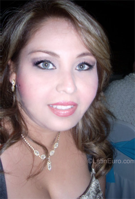 Date this tall Mexico girl Aracely from Los Mochis MX436