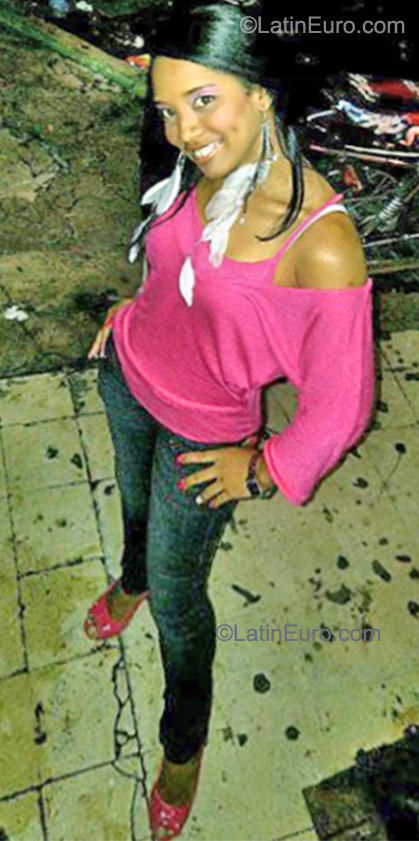 Date this happy Dominican Republic girl Lissette caroli from Santo Domingo DO9525