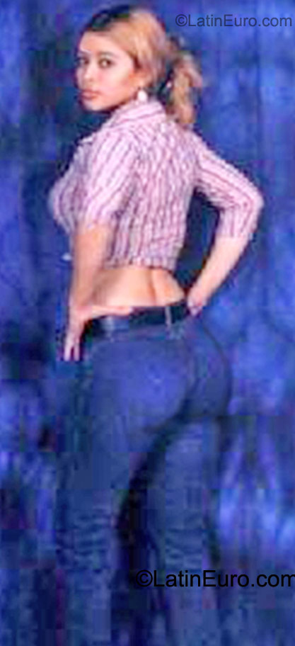 Date this tall Honduras girl Esmeralda from San Pedro Sula HN441