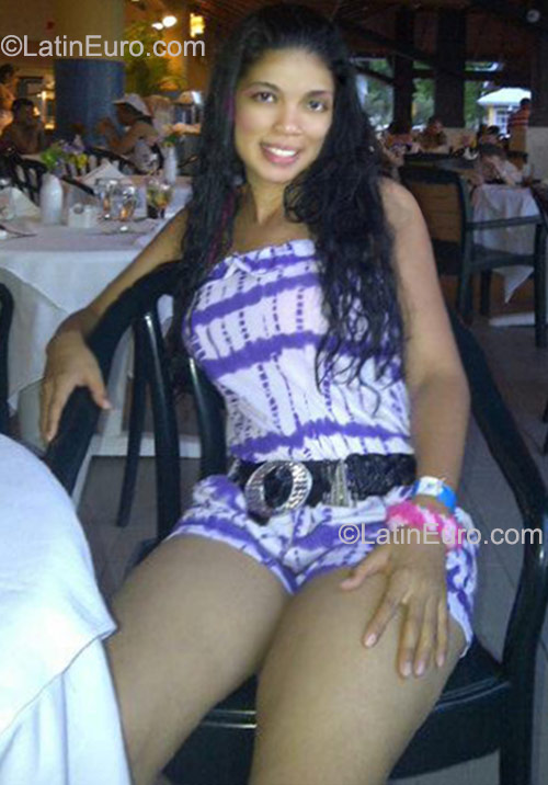 Date this hard body Dominican Republic girl Ninsy from Bonao DO9579