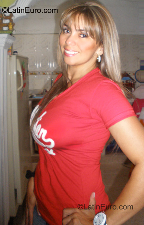 Date this nice looking Colombia girl Jackeline from Bucaramanga CO8405