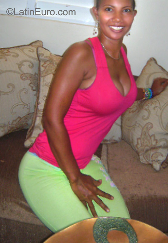 Date this young Dominican Republic girl Laexotica29 from Dominican Republic DO9759