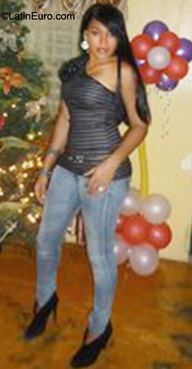 Date this stunning Dominican Republic girl Vanessa from Santo Domingo DO9796