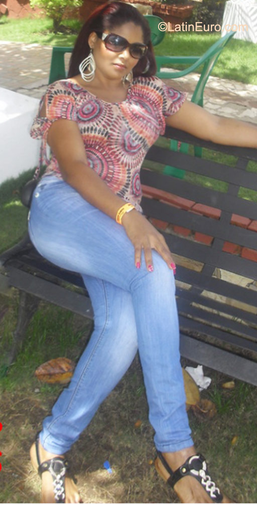 Date this charming Dominican Republic girl Denny almanzar from Santiago DO9821