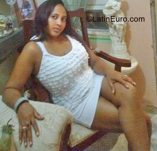 Date this hard body Dominican Republic girl Dominga from Santo Domingo DO9900