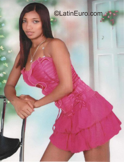 Date this gorgeous Dominican Republic girl Anny from Santo Domingo DO9942