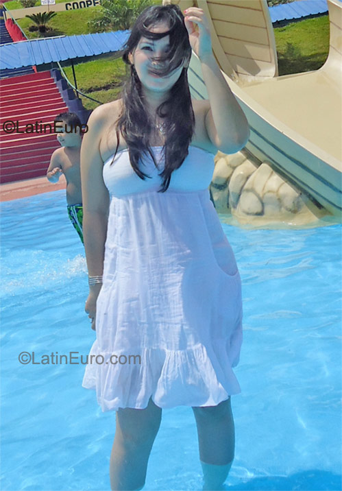 Date this pretty Honduras girl Junni from Tegucigalpa HN506