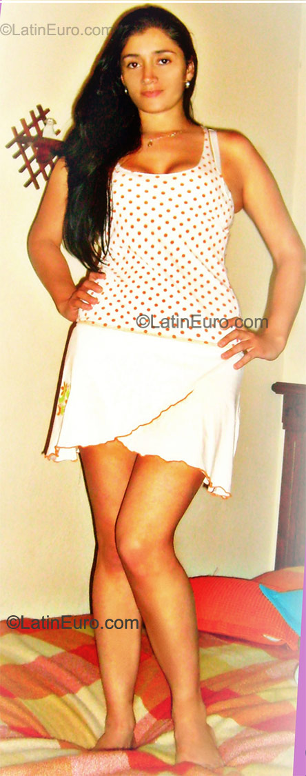 Date this georgeous Colombia girl Lauren from Medellin CO8782