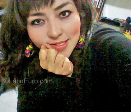 Date this good-looking Mexico girl Clara from Mexico City MX555