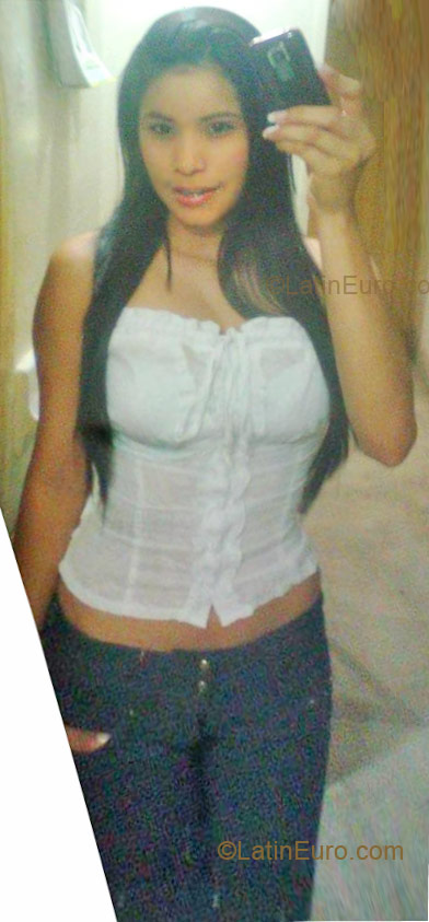 Date this nice looking Colombia girl Katerine Yohana from Cucuta CO14148