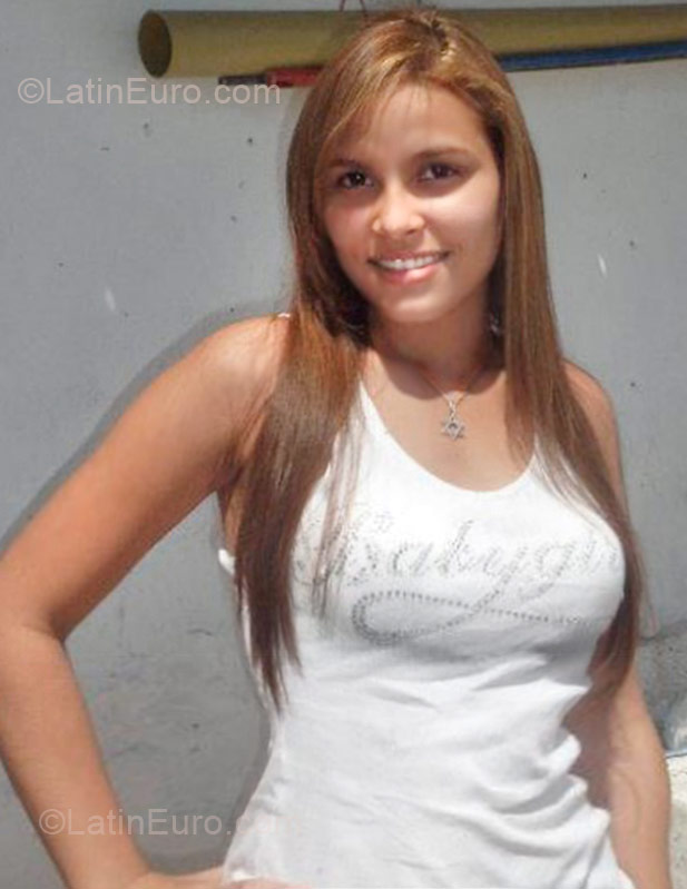 Date this young Colombia girl Natalia from Barranquilla CO8842