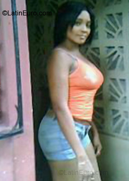 Date this young Panama girl Aracely from Panama City PA206