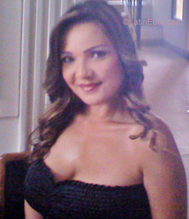 Date this good-looking Colombia girl Iris from Cucuta CO8904