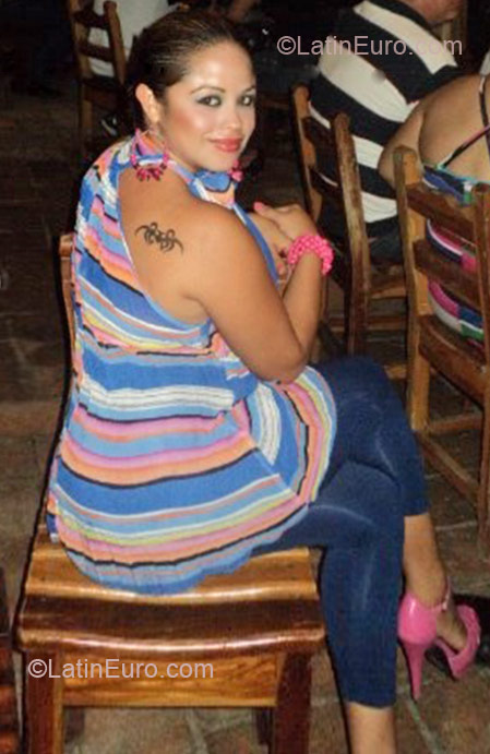 Date this attractive Mexico girl Claudia from Mazatlan MX571