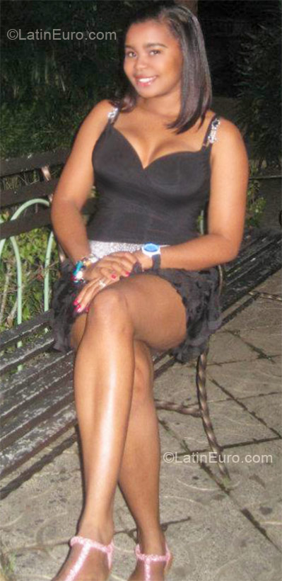 Date this happy Dominican Republic girl Ruth from Santo Domingo DO10074