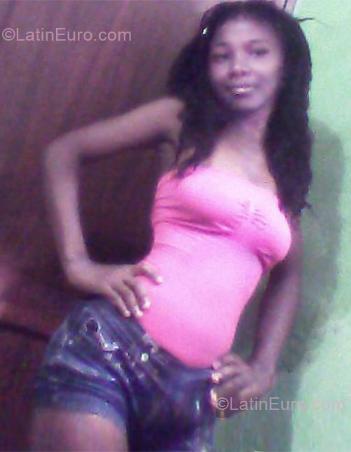 Date this cute Colombia girl Carolina from Cartagena CO9367