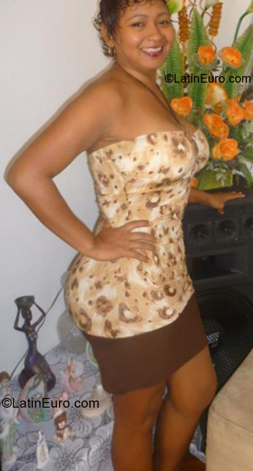 Date this foxy Colombia girl Jenny from Cali CO8965