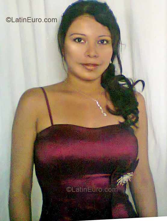 Date this sensual Colombia girl Viviana from Cali CO8966