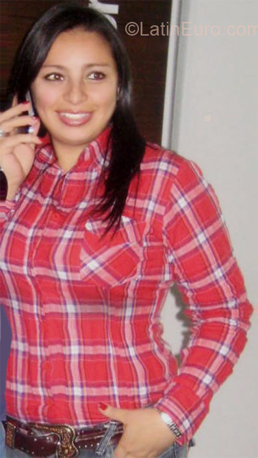 Date this cute Colombia girl Yuly from Bogota CO8983