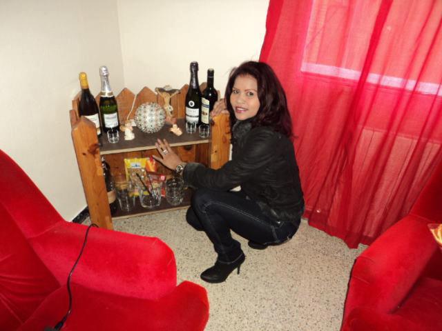 Date this lovely Spain girl Yannette from Sevilla ES221