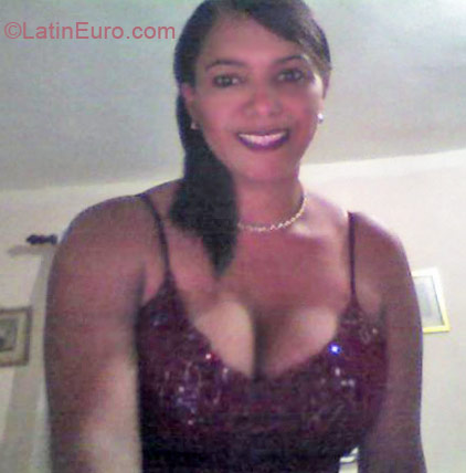 Date this sultry Dominican Republic girl Yully from Santo Domingo DO10133