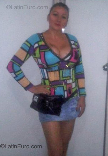 Date this voluptuous Colombia girl Claudia from Bucaramanga CO9111